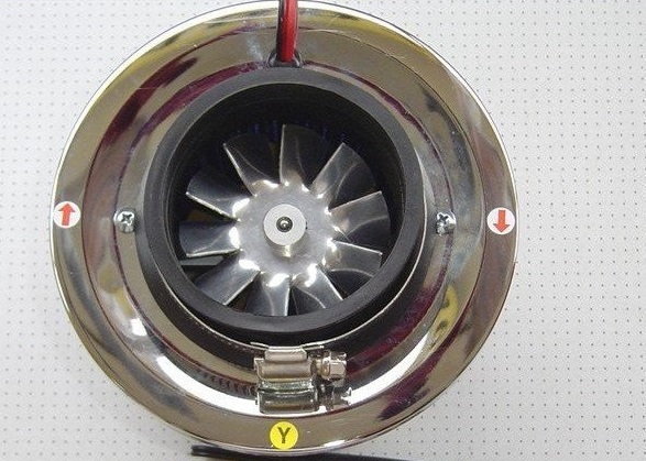 Turbo électrique de performance automobile incluant le filtre à air