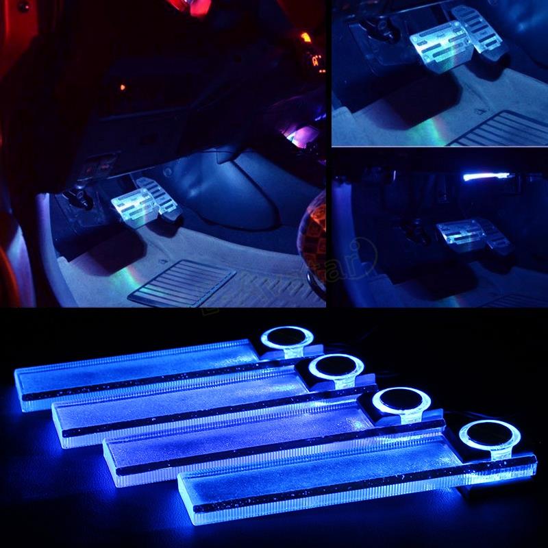 luxe voiture tableau de bord illuminé avec bleu éclairage 32942536